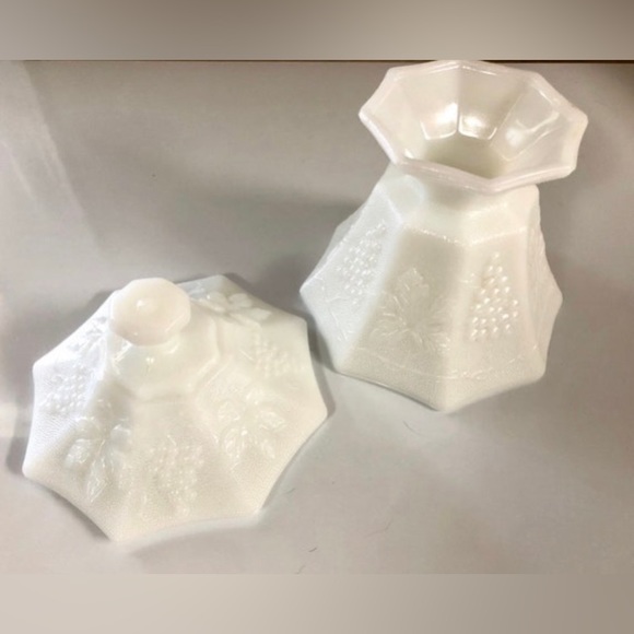 Vintage White Milkglass Grapevine Pattern Pedestal Candy Dish w/Lid Milk Glass - Picture 4 of 5
